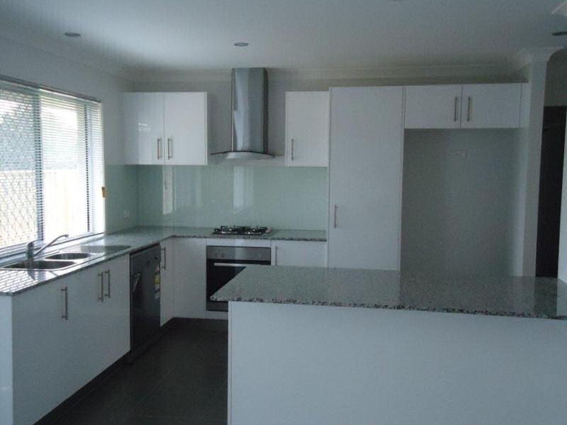 8 Kingfisher Street, Dakabin QLD 4503