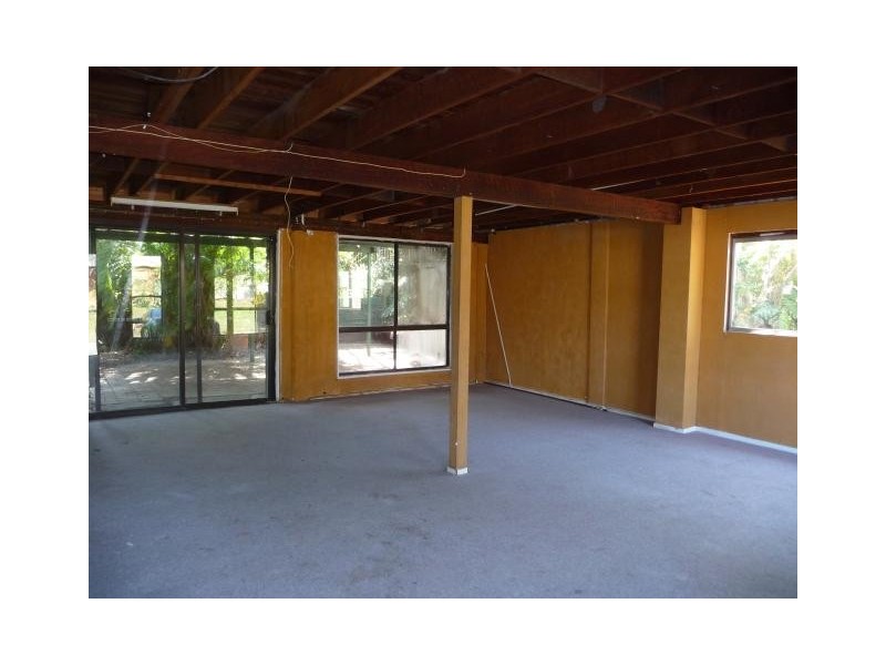 8 Carwell Avenue, Petrie QLD 4502