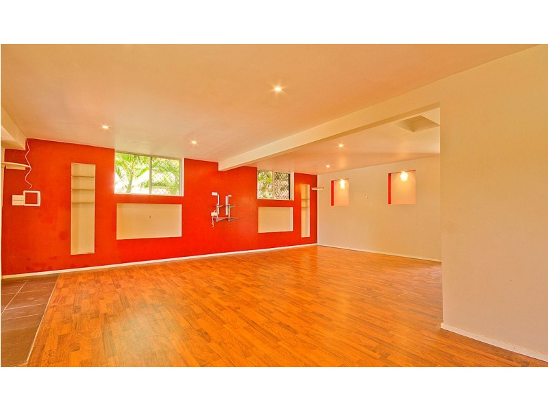 13 Golden Avenue, Kallangur QLD 4503