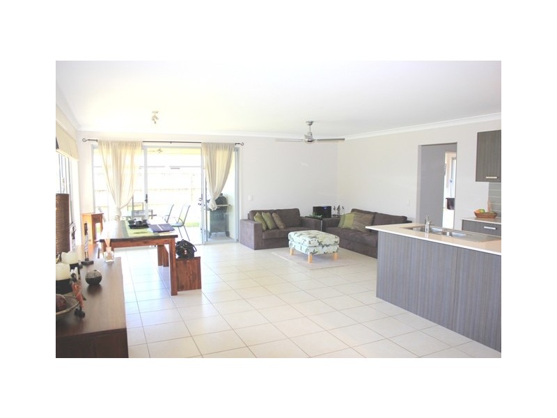 60 Goshawk Drive, Kallangur QLD 4503