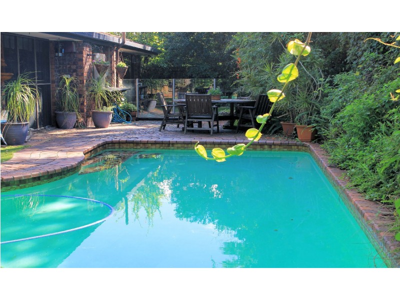15 Barrine Ct, Petrie QLD 4502
