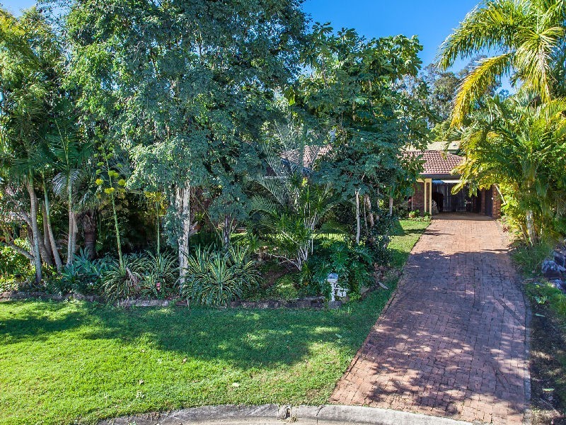 15 Barrine Ct, Petrie QLD 4502