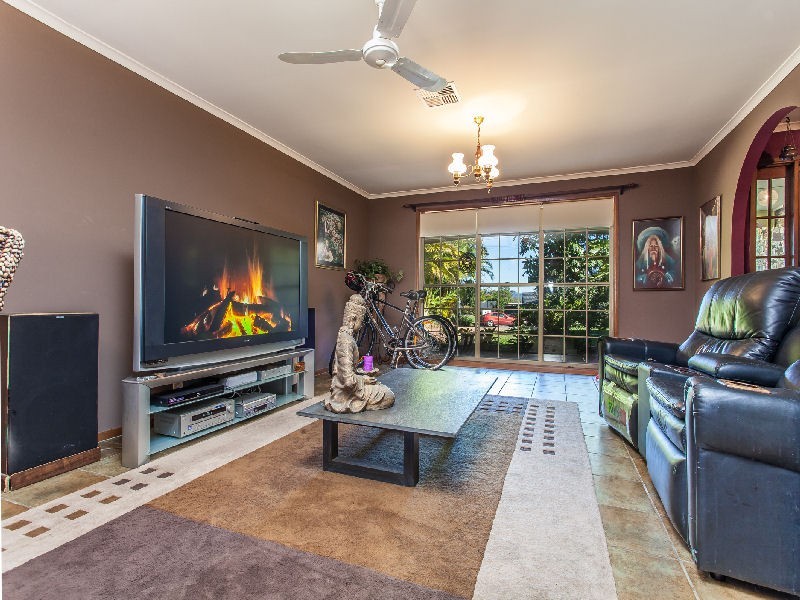 15 Barrine Ct, Petrie QLD 4502