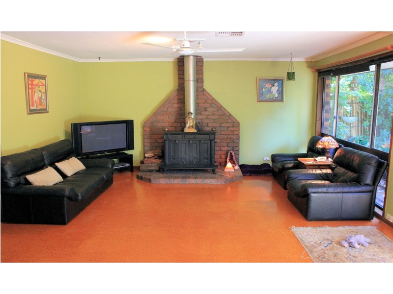 15 Barrine Ct, Petrie QLD 4502