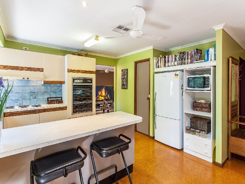 15 Barrine Ct, Petrie QLD 4502