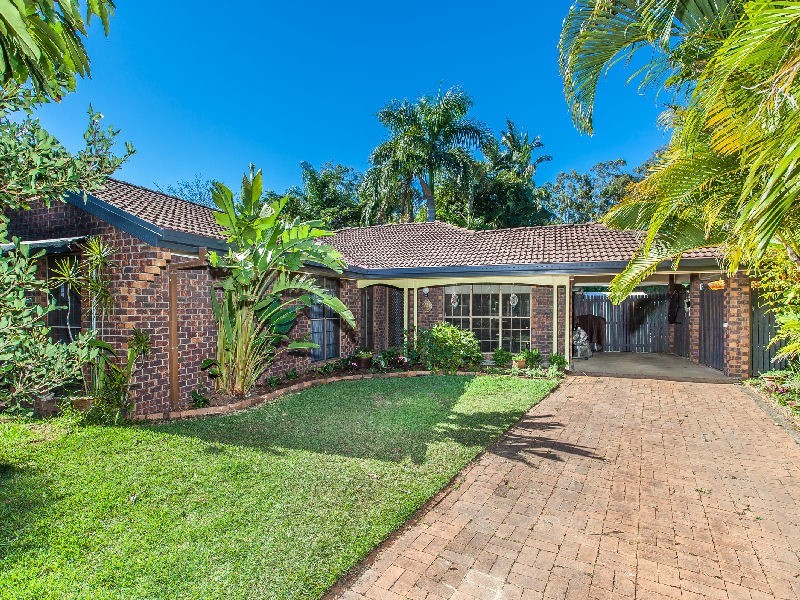 15 Barrine Ct, Petrie QLD 4502