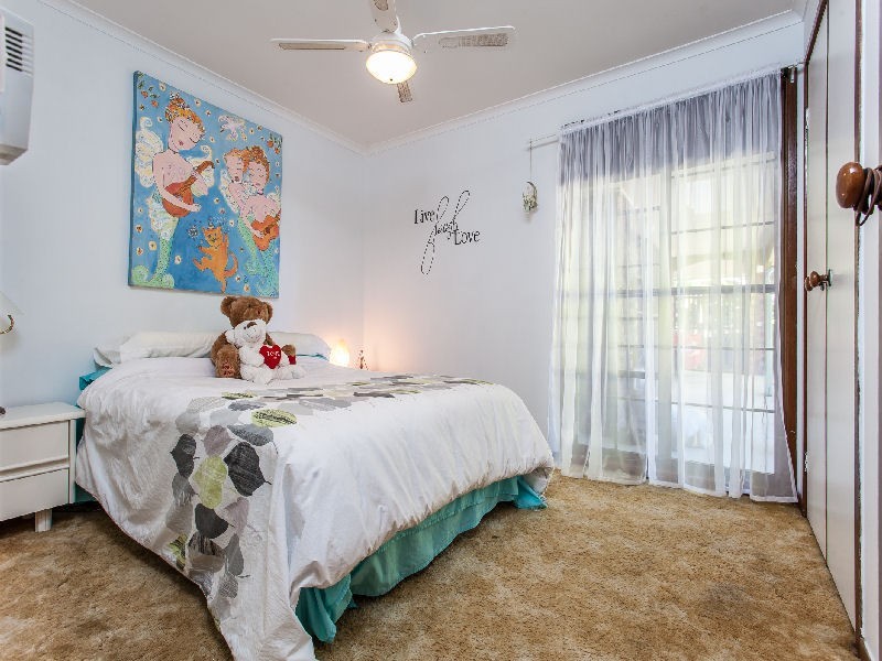 15 Barrine Ct, Petrie QLD 4502