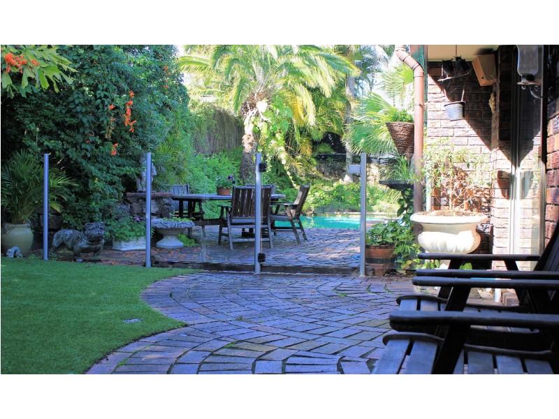 15 Barrine Ct, Petrie QLD 4502