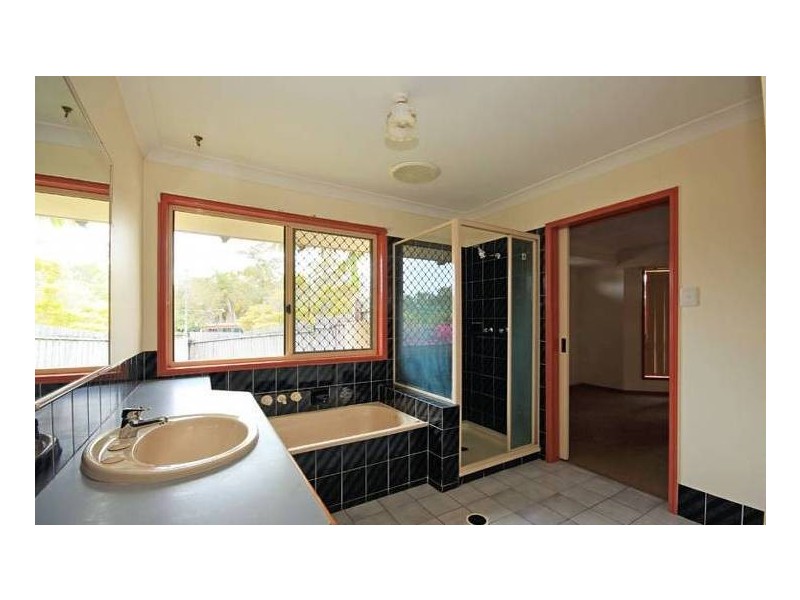 18 Talbot, Kallangur QLD 4503