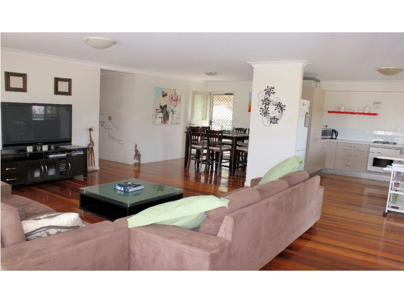 2 Justine Mary Ct, Kallangur QLD 4503