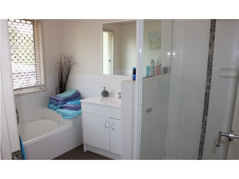 2 Justine Mary Ct, Kallangur QLD 4503