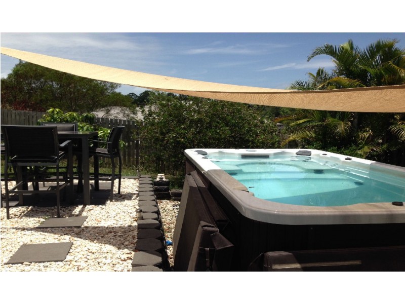 2 Justine Mary Ct, Kallangur QLD 4503