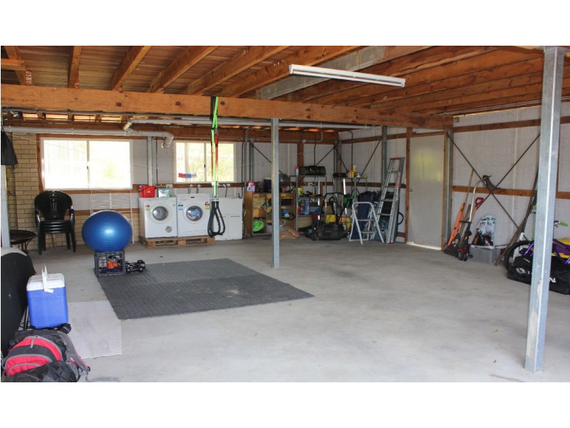 2 Justine Mary Ct, Kallangur QLD 4503