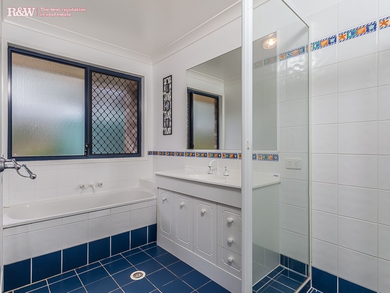 5 Feldsman Ct, Petrie QLD 4502