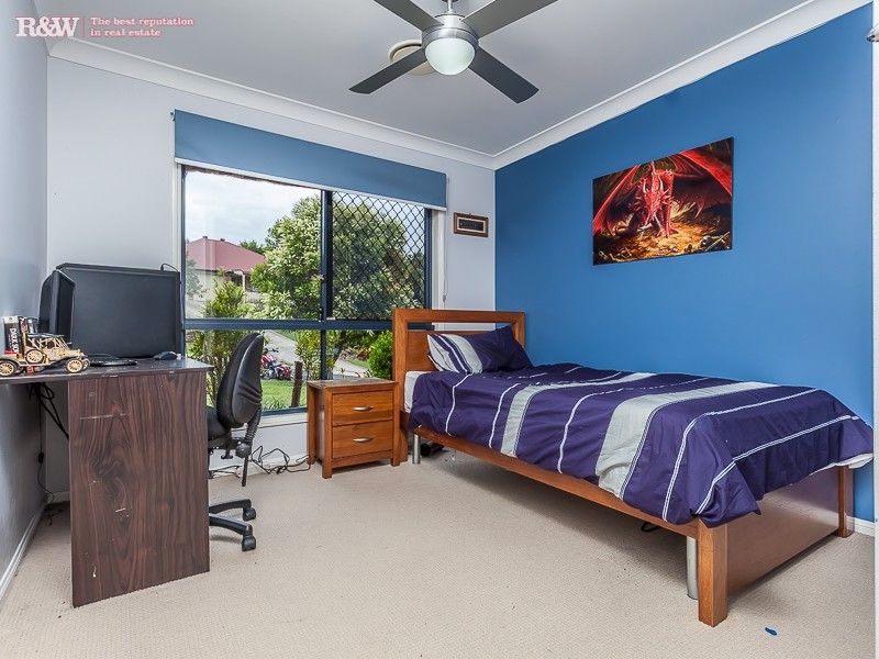 5 Feldsman Ct, Petrie QLD 4502