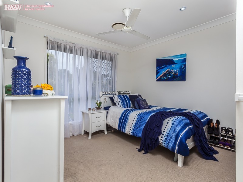 5 Feldsman Ct, Petrie QLD 4502