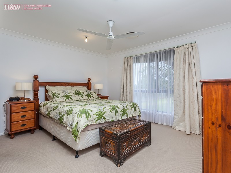 5 Feldsman Ct, Petrie QLD 4502