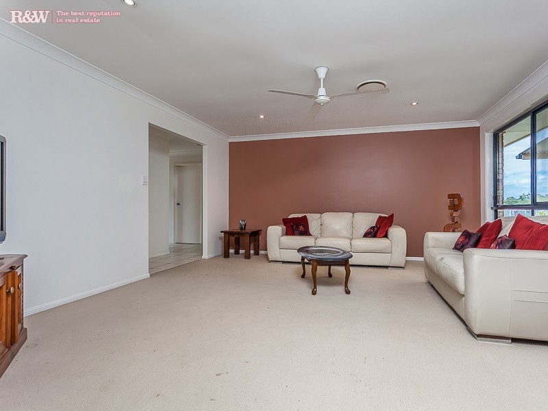 5 Feldsman Ct, Petrie QLD 4502