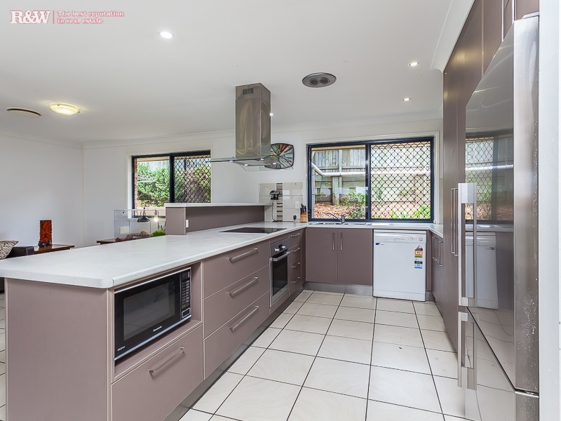 5 Feldsman Ct, Petrie QLD 4502