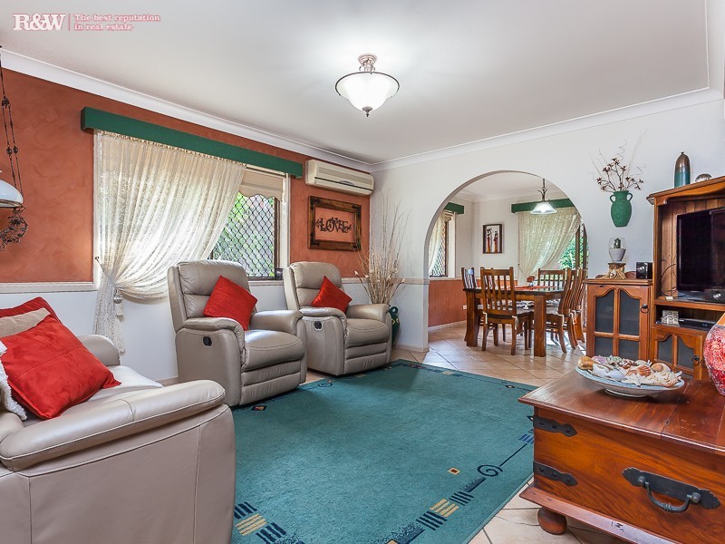 37 Woonara Dr, Petrie QLD 4502