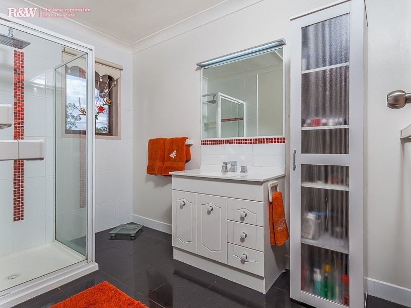 37 Woonara Dr, Petrie QLD 4502