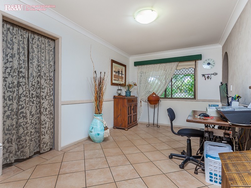 37 Woonara Dr, Petrie QLD 4502