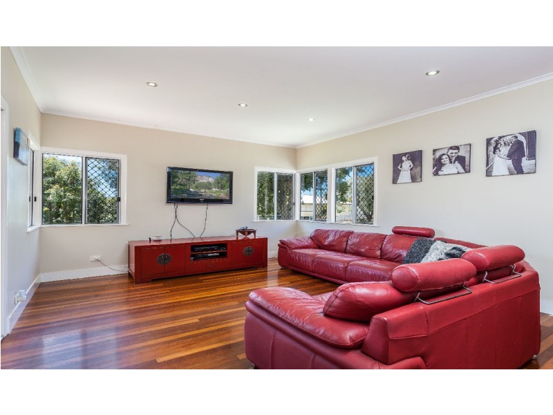 17 Boona St, Petrie QLD 4502