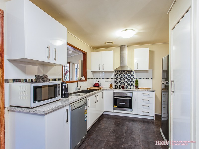 18 Viney Avenue, Kallangur QLD 4503