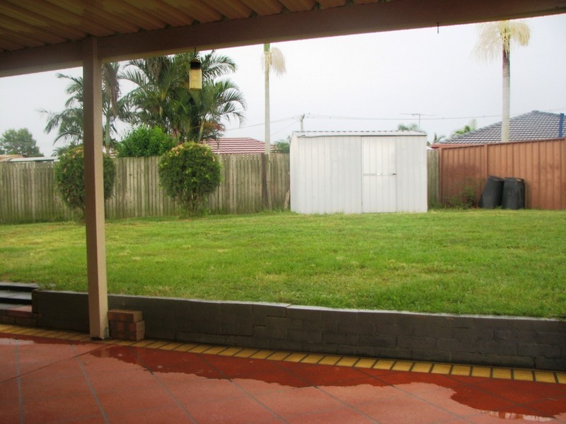 15 Lycoris St, Crestmead QLD 4132