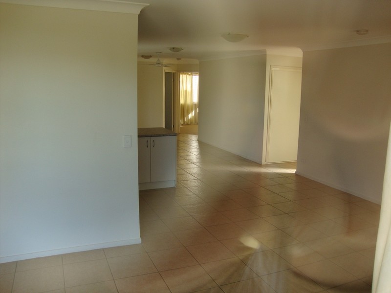 4 ROBUR ST, Marsden QLD 4132