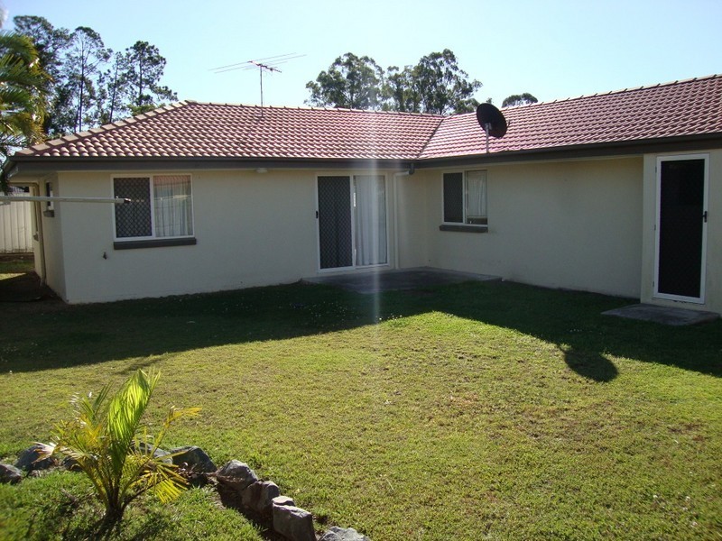 4 ROBUR ST, Marsden QLD 4132