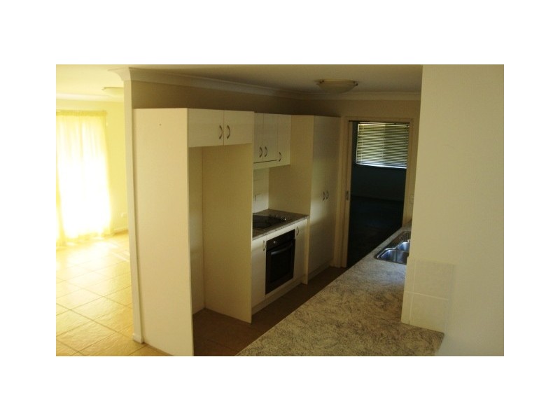 4 ROBUR ST, Marsden QLD 4132