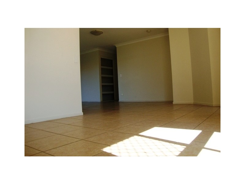 4 ROBUR ST, Marsden QLD 4132