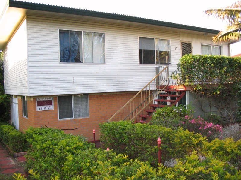 15 EWINGA, Kingston QLD 4114