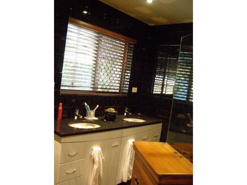 559 BROWNS PLAINS RD, Crestmead QLD 4132