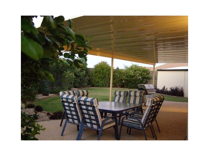 24 CORNELL CL, Regents Park QLD 4118