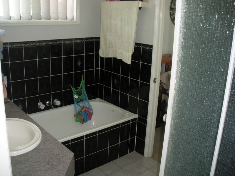 9 Riseborough cr, Crestmead QLD 4132