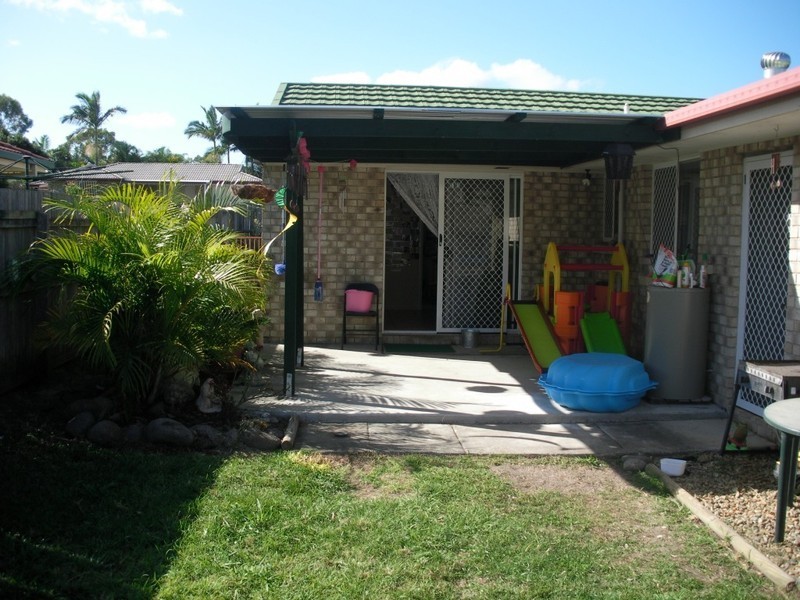 9 Riseborough cr, Crestmead QLD 4132