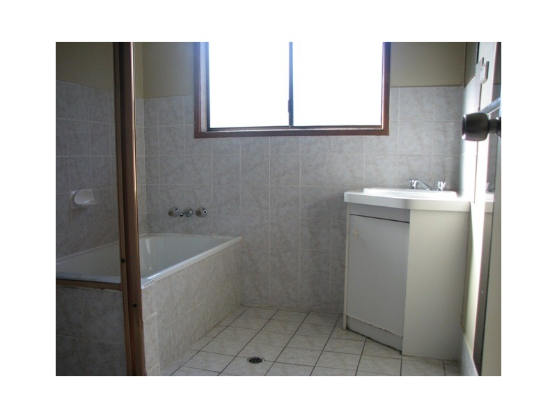 76 Station Rd, Loganlea QLD 4131