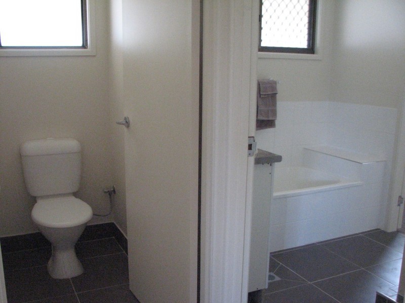 6 Brushbox st, Crestmead QLD 4132