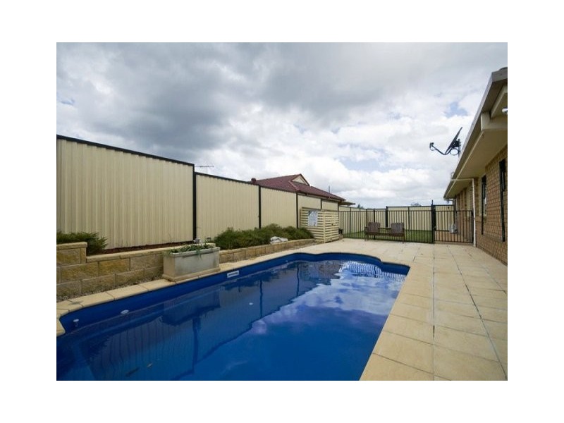 16  Geaney blv, Crestmead QLD 4132