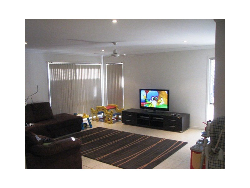 25 James, Crestmead QLD 4132