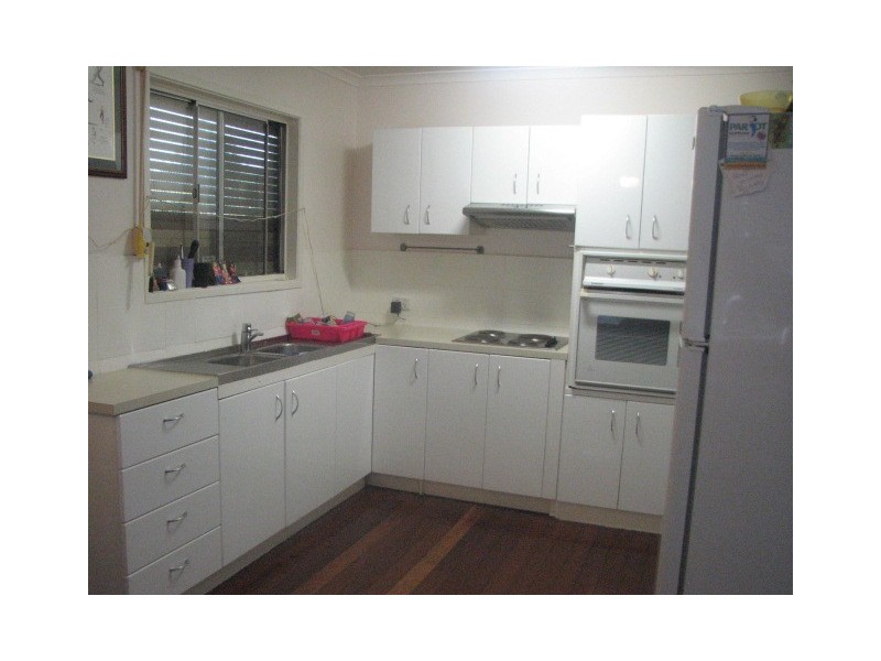 8 ELLEN, Kingston QLD 4114