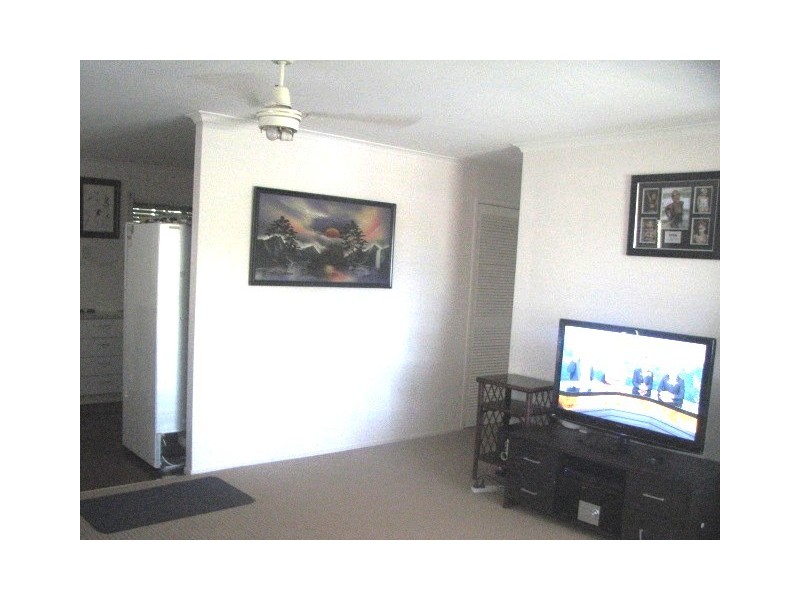 8 ELLEN, Kingston QLD 4114