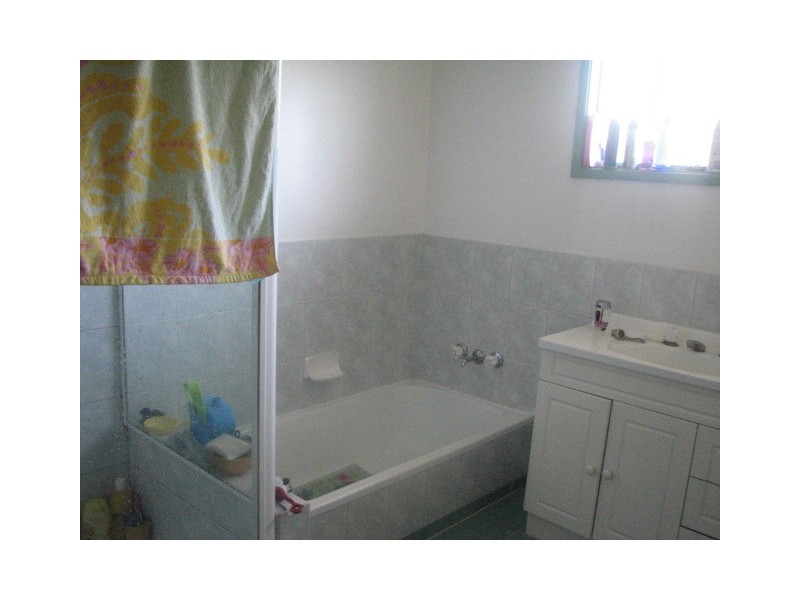 8 ELLEN, Kingston QLD 4114