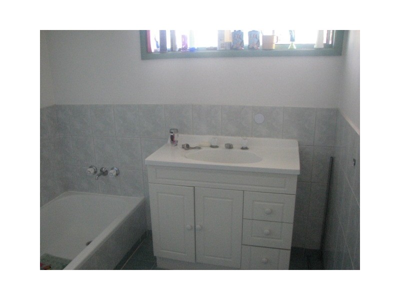 8 ELLEN, Kingston QLD 4114