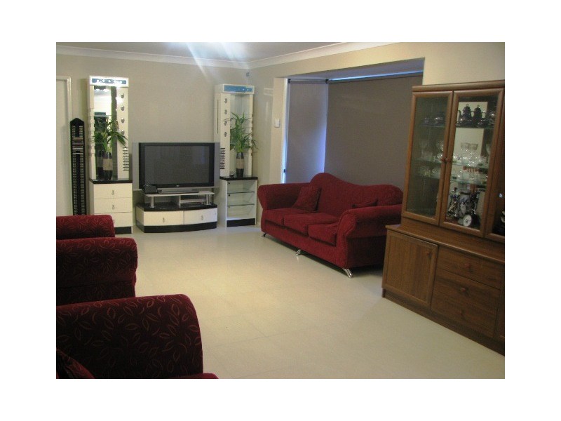 10 RISEBOROUGH CR, Crestmead QLD 4132