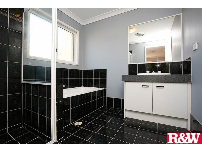 8 Cania Court, Marsden QLD 4132