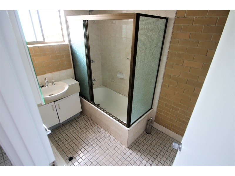 2 Sheehan Street, Milton QLD 4064