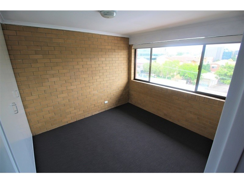 2 Sheehan Street, Milton QLD 4064